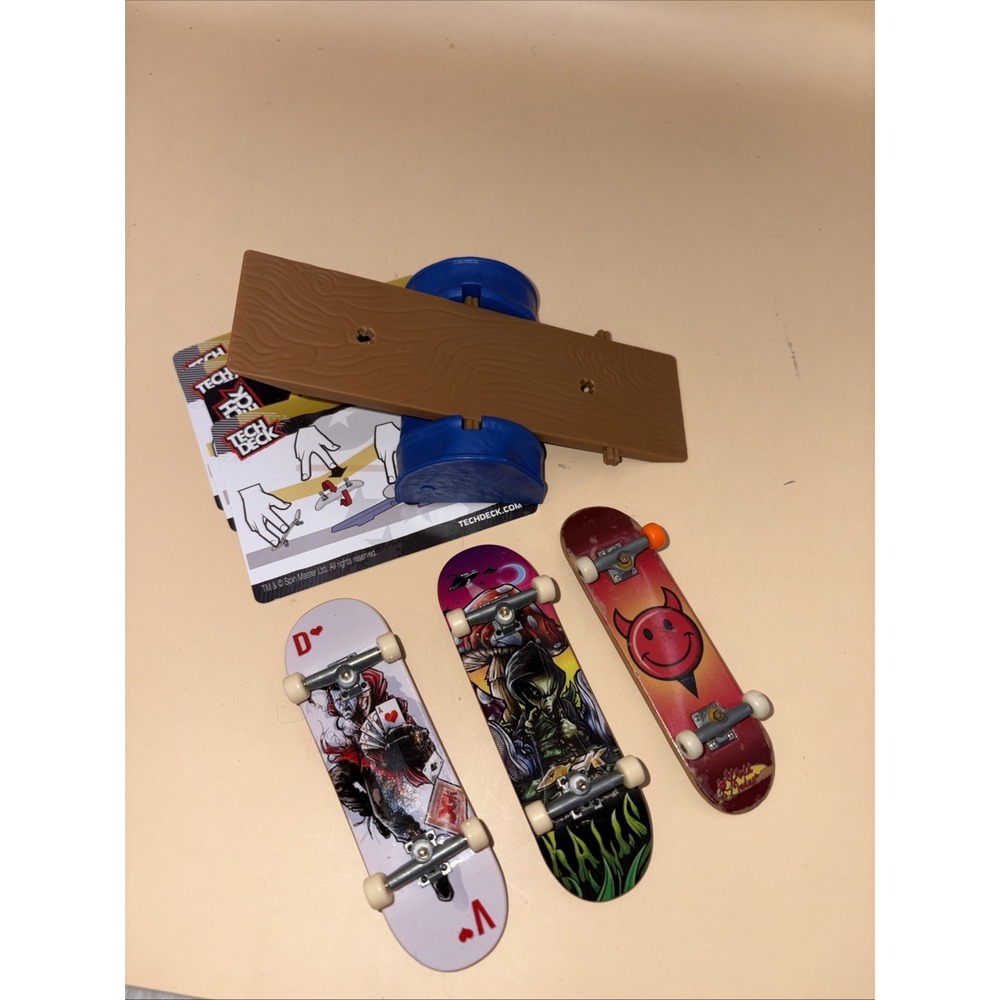 Tech Deck Spin Master Mixed Lot Skate Park Ramp, Boards, 3 Tech Decks, 4 Cards